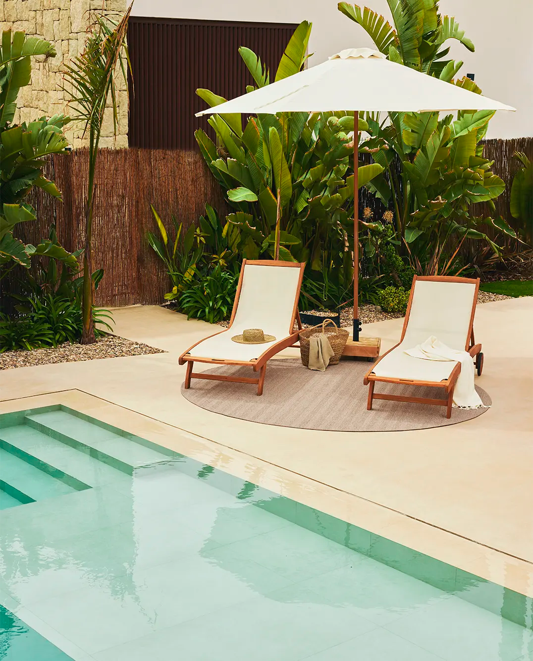 HANDWOVEN CARPETS FOR OUR MODERN TROPICAL LIVING