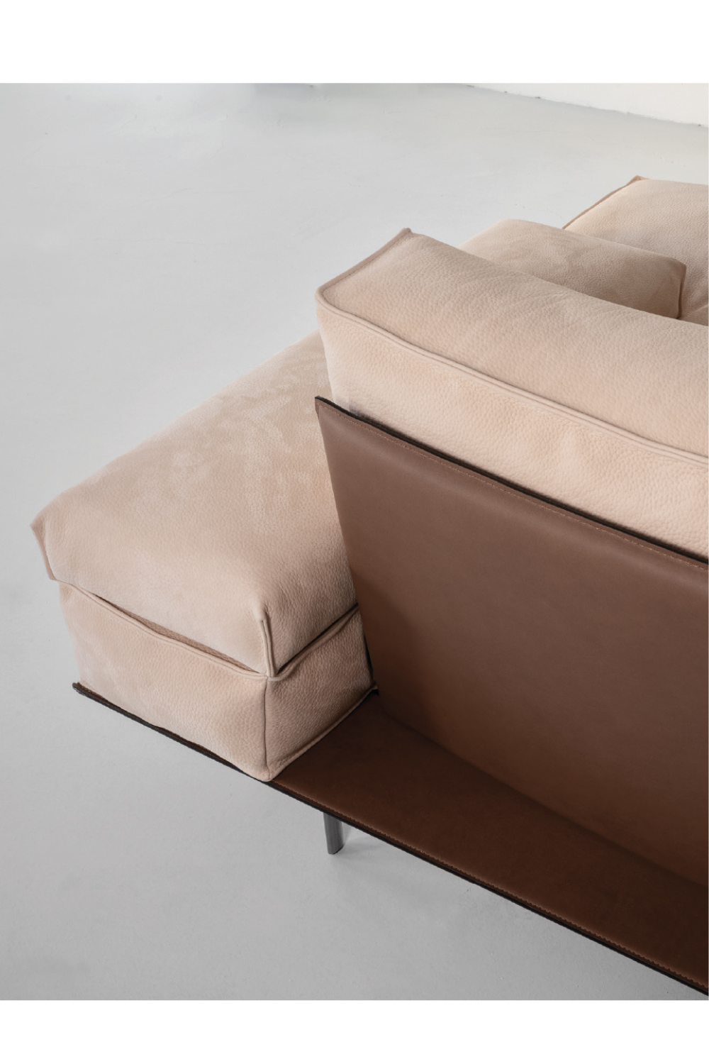 Vogue Cuoio Modular Long-Chaise Sofa